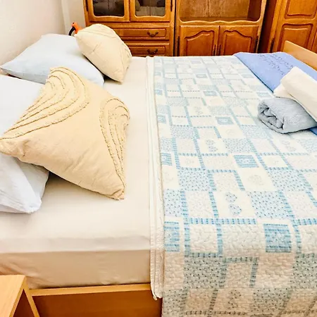 Dalmatian House, Spacious Stone Terraces, Balcony , Views Holiday home *