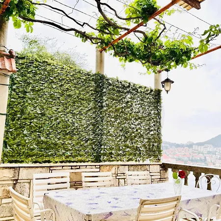 Dalmatian House, Spacious Stone Terraces, Balcony , Views Holiday home *