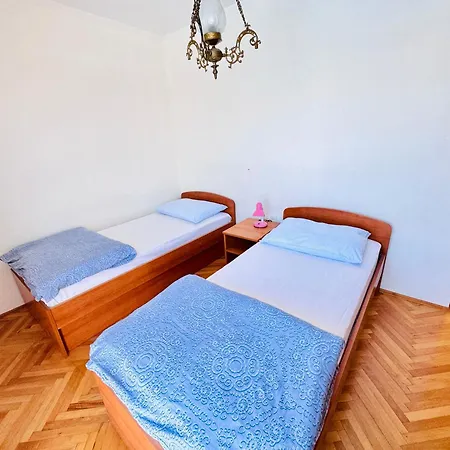Dalmatian House, Spacious Stone Terraces, Balcony , Views Holiday home